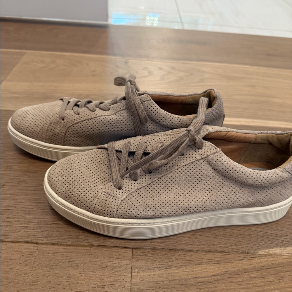 Brand new ladies sofft Casual Sneakers size 8